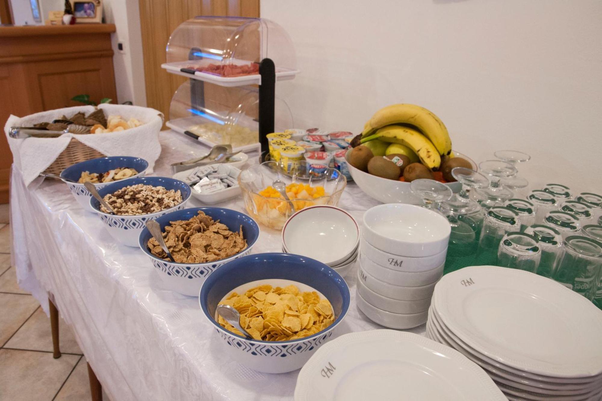 Garni Mariolina Bed & Breakfast Falcade Eksteriør bilde
